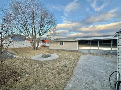 138 Nickerson Avenue, Hinton, AB - Outdoor