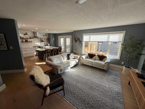 140 Mackay Crescent, Hinton, AB - Indoor Photo Showing Living Room