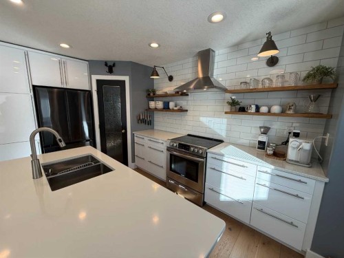 140 Mackay Crescent, Hinton, AB - Indoor Photo Showing Kitchen With Double Sink