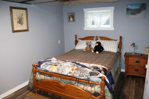 4810 9 Avenue, Edson, AB - Indoor Photo Showing Bedroom