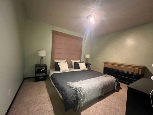 5021 10 Avenue, Edson, AB - Indoor Photo Showing Bedroom