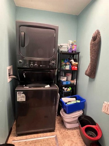 5021 10 Avenue, Edson, AB - Indoor Photo Showing Laundry Room