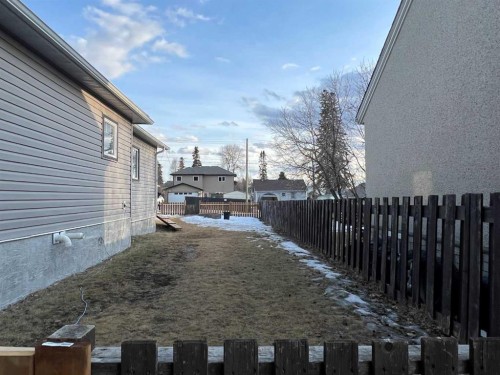 5021 10 Avenue, Edson, AB - Outdoor