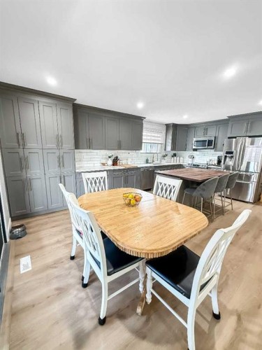 4704 57 Ave, Whitecourt, AB - Indoor Photo Showing Dining Room