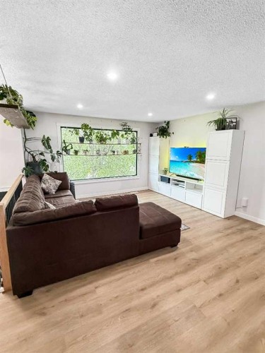 4704 57 Ave, Whitecourt, AB - Indoor