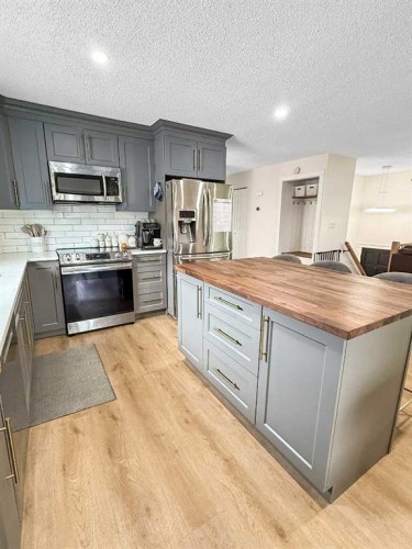 4704 57 Ave, Whitecourt, AB - Indoor Photo Showing Kitchen With Upgraded Kitchen
