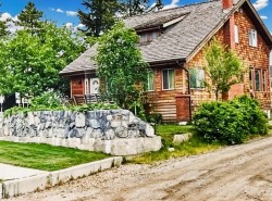 211 Colin Crescent  Jasper, AB T0E 1E0