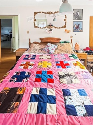 211 Colin Crescent, Jasper, AB - Indoor Photo Showing Bedroom