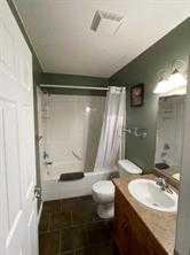 302-3 501 Street, Fox Creek, AB - Indoor Photo Showing Bathroom