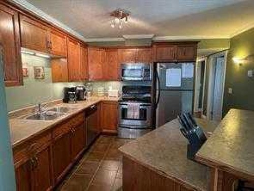 302-3 501 Street, Fox Creek, AB - Indoor Photo Showing Kitchen With Double Sink