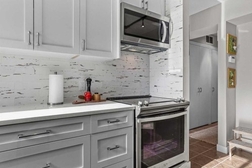 4-630 3Rd Street, Canmore, AB - Indoor Photo Showing Kitchen