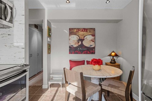 4-630 3Rd Street, Canmore, AB - Indoor Photo Showing Dining Room