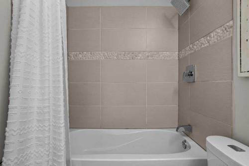 4-630 3Rd Street, Canmore, AB - Indoor Photo Showing Bathroom