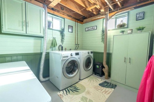 1401 54 Street, Edson, AB - Indoor Photo Showing Laundry Room