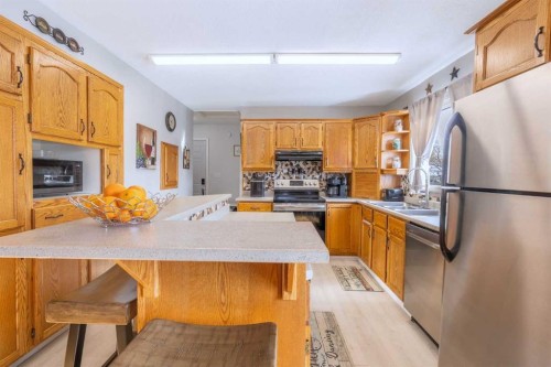 1401 54 Street, Edson, AB - Indoor Photo Showing Kitchen With Double Sink