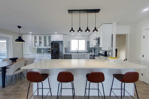 337 3 Avenue Nw, Slave Lake, AB - Indoor Photo Showing Kitchen With Upgraded Kitchen