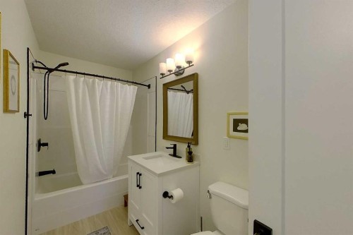 337 3 Avenue Nw, Slave Lake, AB - Indoor Photo Showing Bathroom