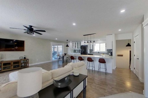 337 3 Avenue Nw, Slave Lake, AB - Indoor Photo Showing Living Room