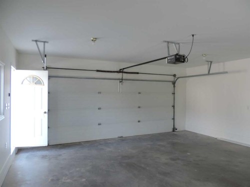 701 Geikie Street, Jasper, AB - Indoor Photo Showing Garage