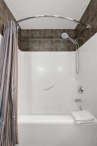 2206-250 2 Avenue, Dead Man'S Flats, AB - Indoor Photo Showing Bathroom