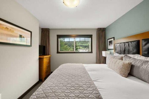 2206-250 2 Avenue, Dead Man'S Flats, AB - Indoor Photo Showing Bedroom