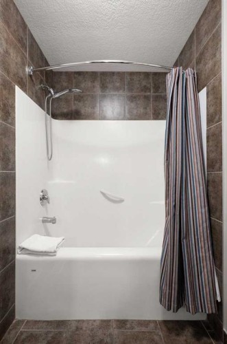 2206-250 2 Avenue, Dead Man'S Flats, AB - Indoor Photo Showing Bathroom