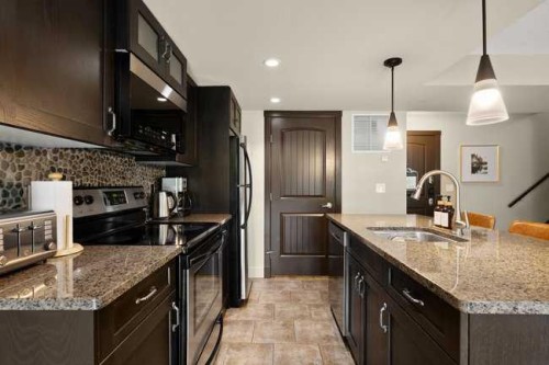 2206-250 2 Avenue, Dead Man'S Flats, AB - Indoor Photo Showing Kitchen With Upgraded Kitchen