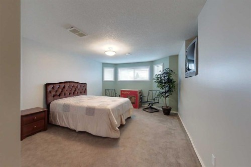 732 9 Street Sw, Slave Lake, AB - Indoor Photo Showing Bedroom