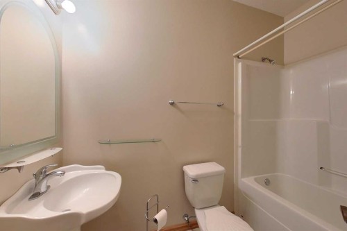 732 9 Street Sw, Slave Lake, AB - Indoor Photo Showing Bathroom