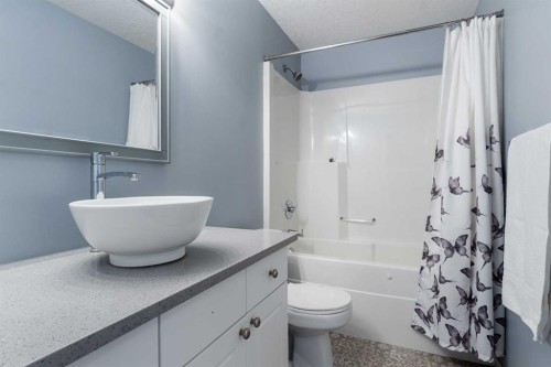 27 Park Circle, Whitecourt, AB - Indoor Photo Showing Bathroom