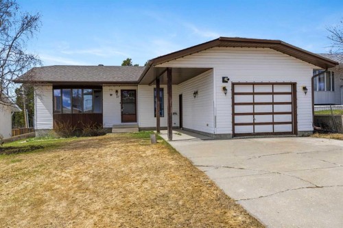 27 Tressa Street  Swan Hills, AB T0G 2C0