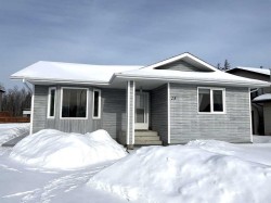 28 STEWARD Drive  Whitecourt, AB T7S 1R1