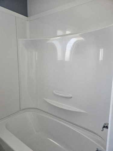 29-441 Switzer Drive, Hinton, AB - Indoor Photo Showing Bathroom