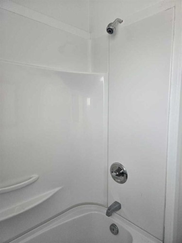29-441 Switzer Drive, Hinton, AB - Indoor Photo Showing Bathroom