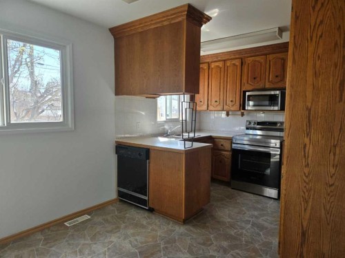 29-441 Switzer Drive, Hinton, AB - Indoor Photo Showing Kitchen