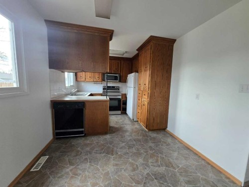 29-441 Switzer Drive, Hinton, AB - Indoor Photo Showing Kitchen