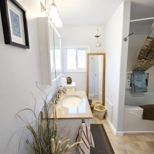 613 53 Street, Edson, AB - Indoor Photo Showing Bathroom