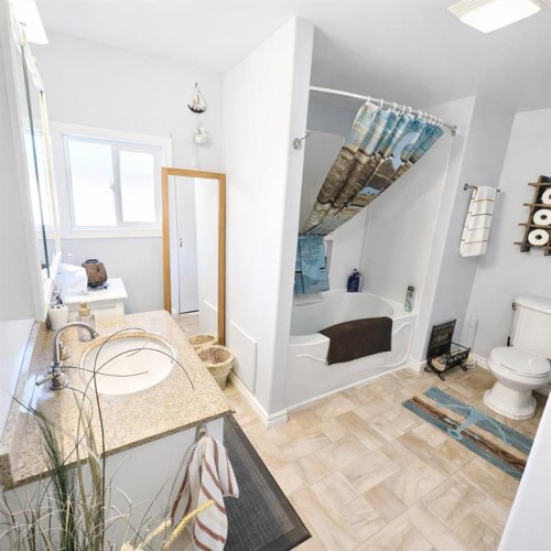 613 53 Street, Edson, AB - Indoor Photo Showing Bathroom