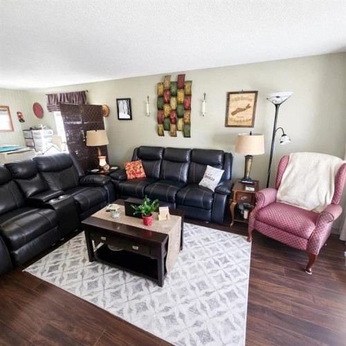 613 53 Street, Edson, AB - Indoor Photo Showing Living Room