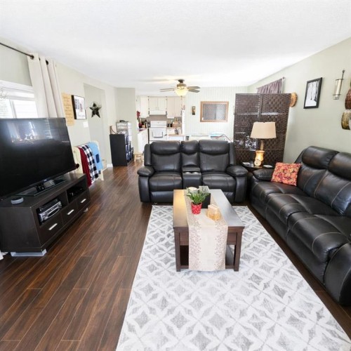 613 53 Street, Edson, AB - Indoor Photo Showing Living Room