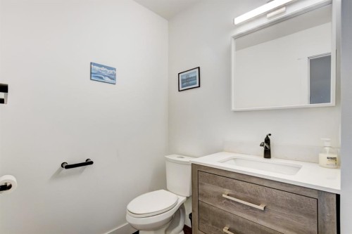 18-242 Benchlands Terrace, Canmore, AB - Indoor Photo Showing Bathroom