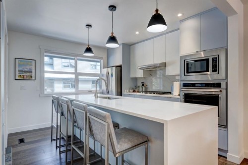 18-242 Benchlands Terrace, Canmore, AB - Indoor Photo Showing Kitchen With Upgraded Kitchen