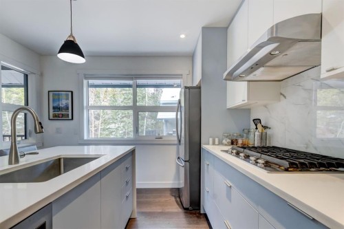 18-242 Benchlands Terrace, Canmore, AB - Indoor Photo Showing Kitchen With Upgraded Kitchen
