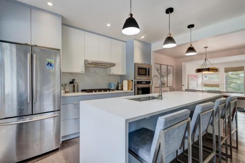18-242 Benchlands Terrace, Canmore, AB - Indoor Photo Showing Kitchen With Upgraded Kitchen