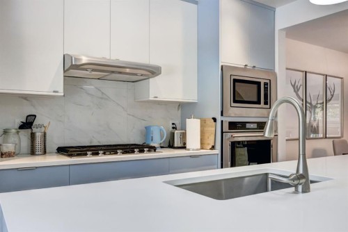 18-242 Benchlands Terrace, Canmore, AB - Indoor Photo Showing Kitchen With Upgraded Kitchen