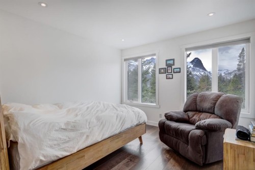 18-242 Benchlands Terrace, Canmore, AB - Indoor Photo Showing Bedroom