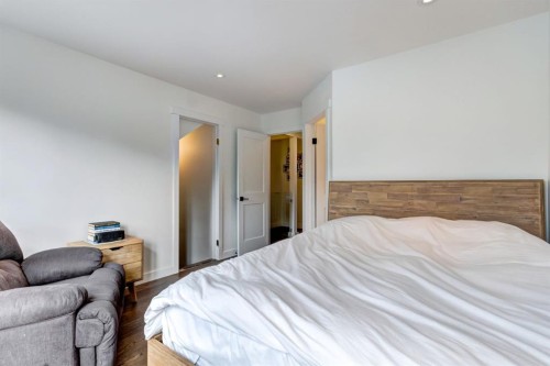 18-242 Benchlands Terrace, Canmore, AB - Indoor Photo Showing Bedroom