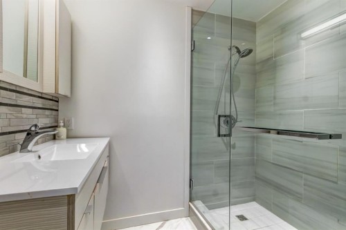 18-242 Benchlands Terrace, Canmore, AB - Indoor Photo Showing Bathroom