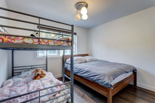 18-242 Benchlands Terrace, Canmore, AB - Indoor Photo Showing Bedroom