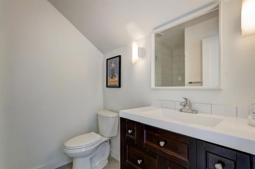18-242 Benchlands Terrace, Canmore, AB - Indoor Photo Showing Bathroom